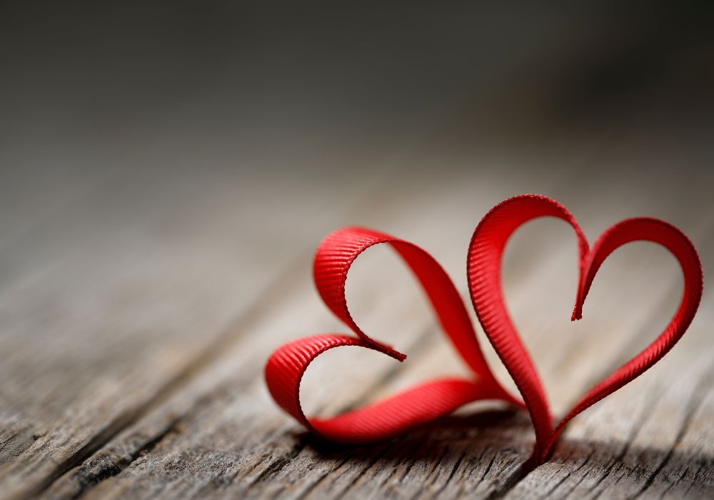 Textiles que Enamoran: Ideas para Decorar en San Valentín