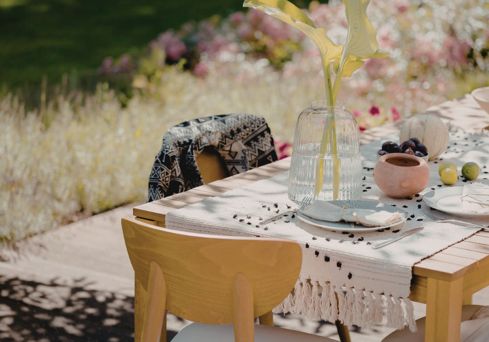 La decoración perfecta de la mesa para almuerzos largos de verano
