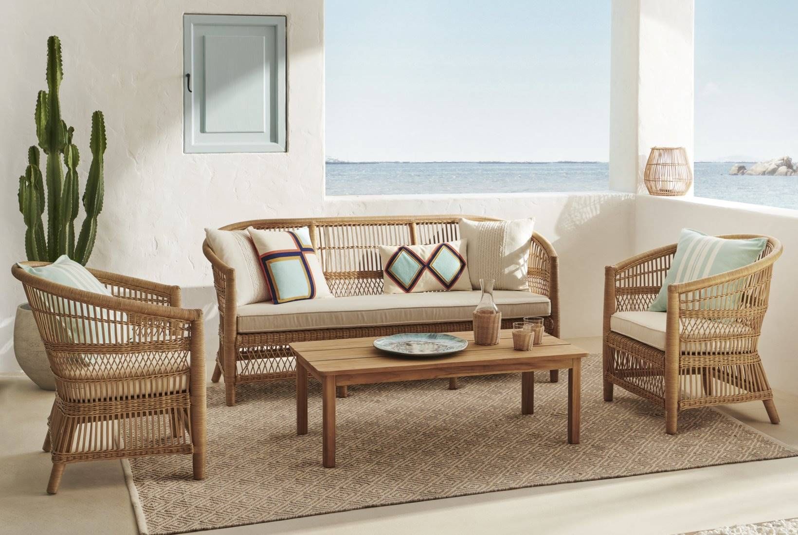 terraza adornada por alfombra muy bonita