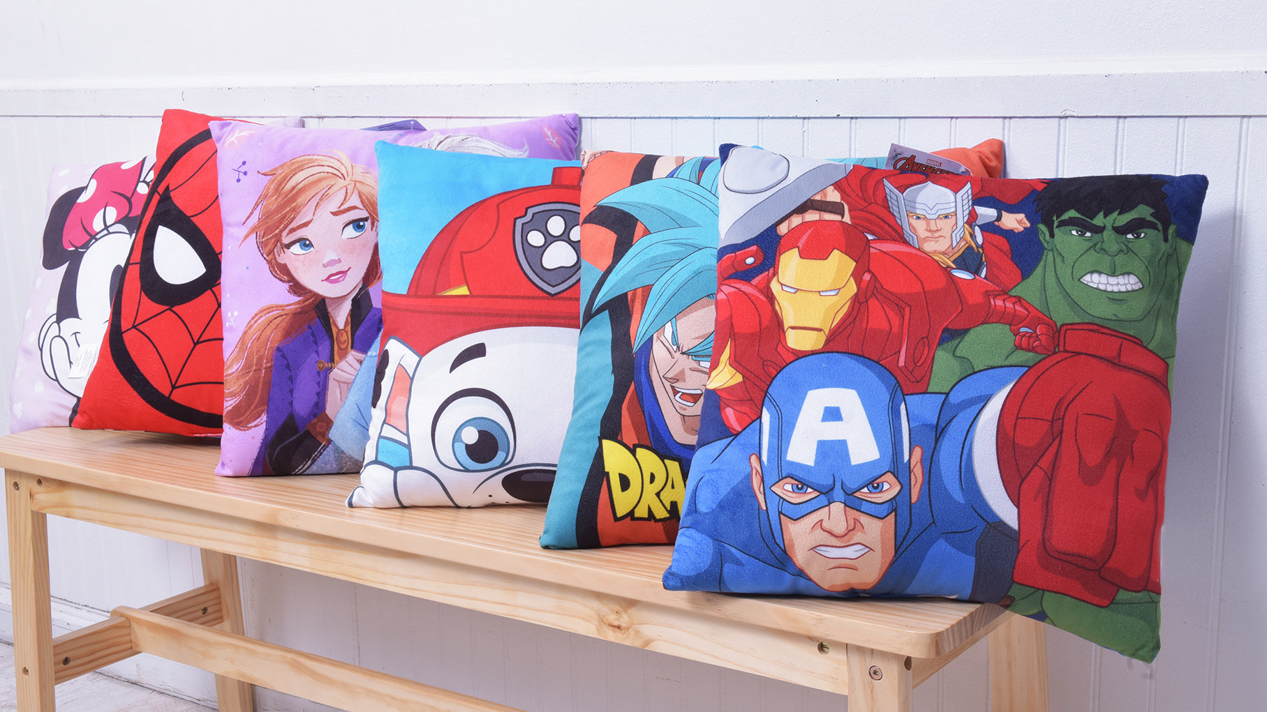 Cojines estampados con diseño avengers, dragon ball, paw patrols, spiderman y frozen